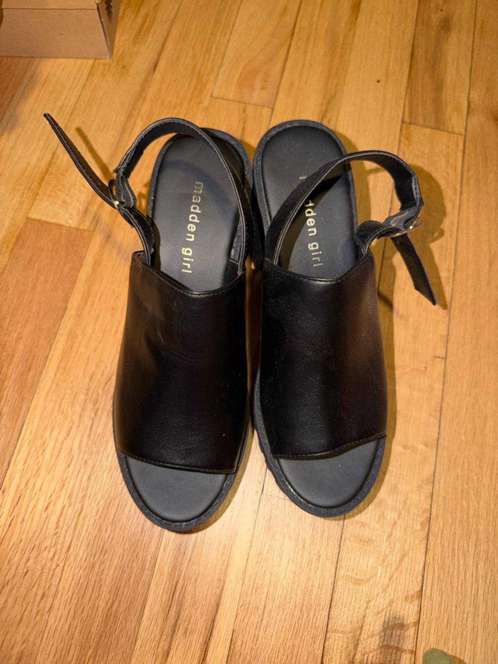 Madden girl 7.5 used 1x